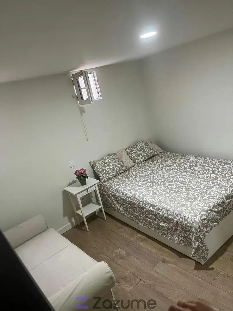Dormitori de Apartament de lloguer en Madrid amb Aire condicionat, Calefacció i Parquet