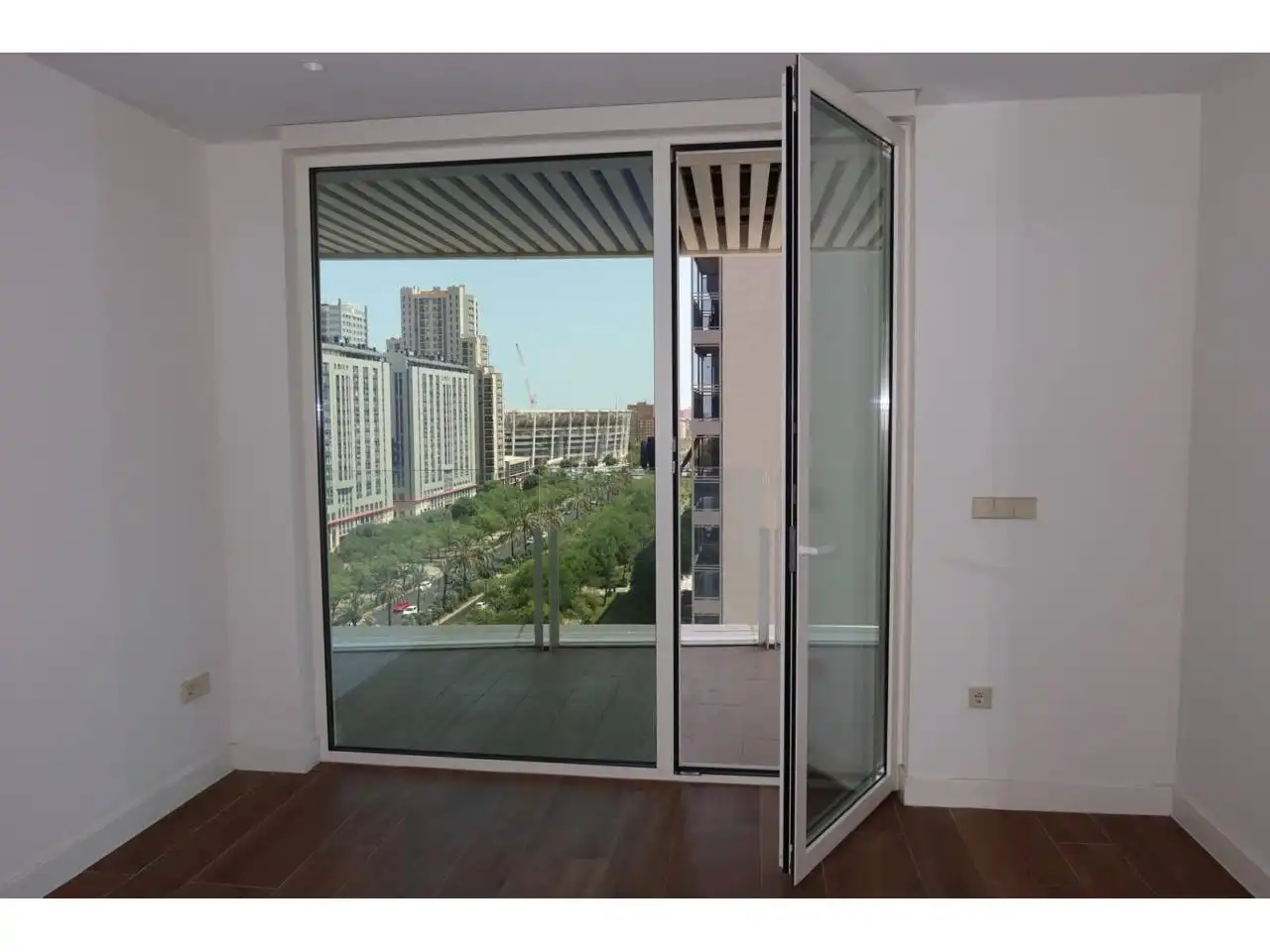 Wohnung zur Miete in Valencia mit Klimaanlage, Parkett und Balkon