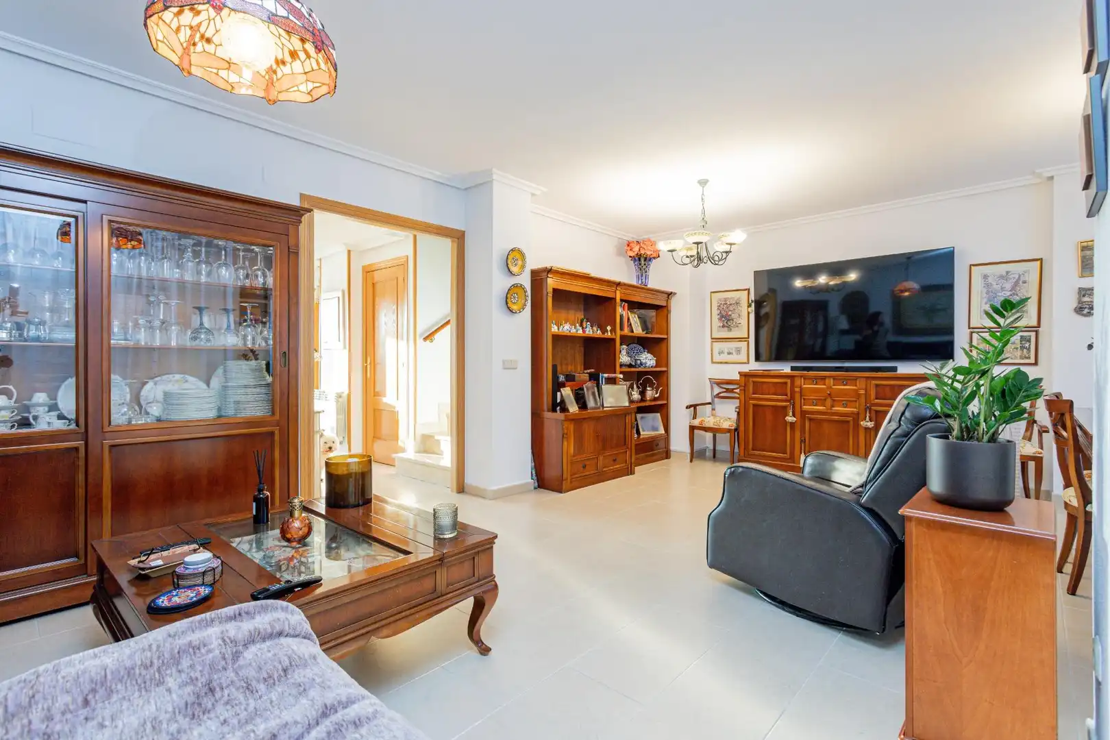 Sala de estar de Casa adosada en venta en Valdemoro con Calefacción, Jardín privado y Piscina comunitaria