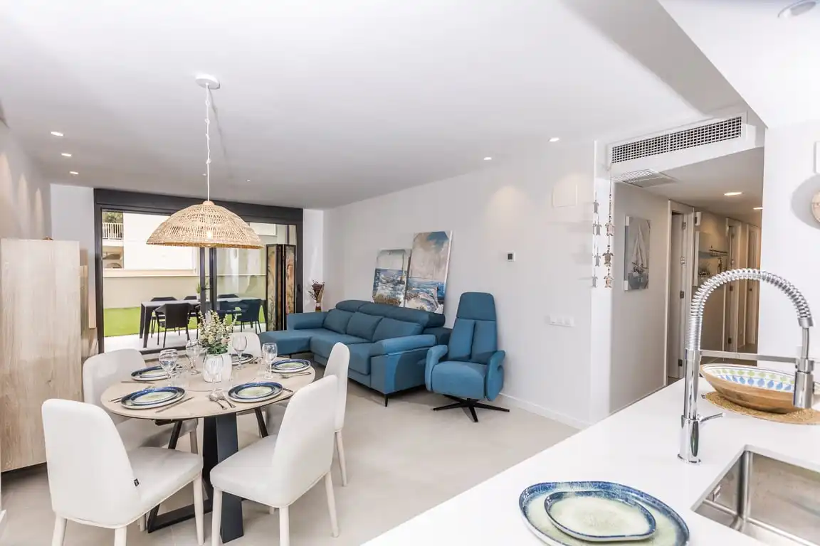 Comedor de Apartamento de alquiler en Dénia con Aire acondicionado, Jardín privado y Terraza