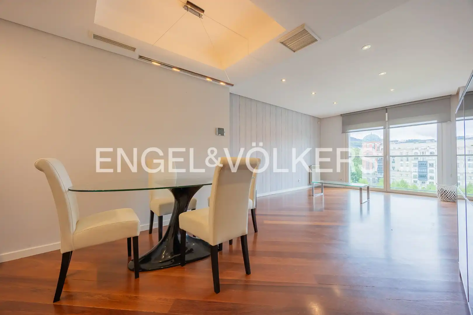 Dining room of Flat for sale in Bilbao   with Air Conditioner, Heating and Parquet flooring
