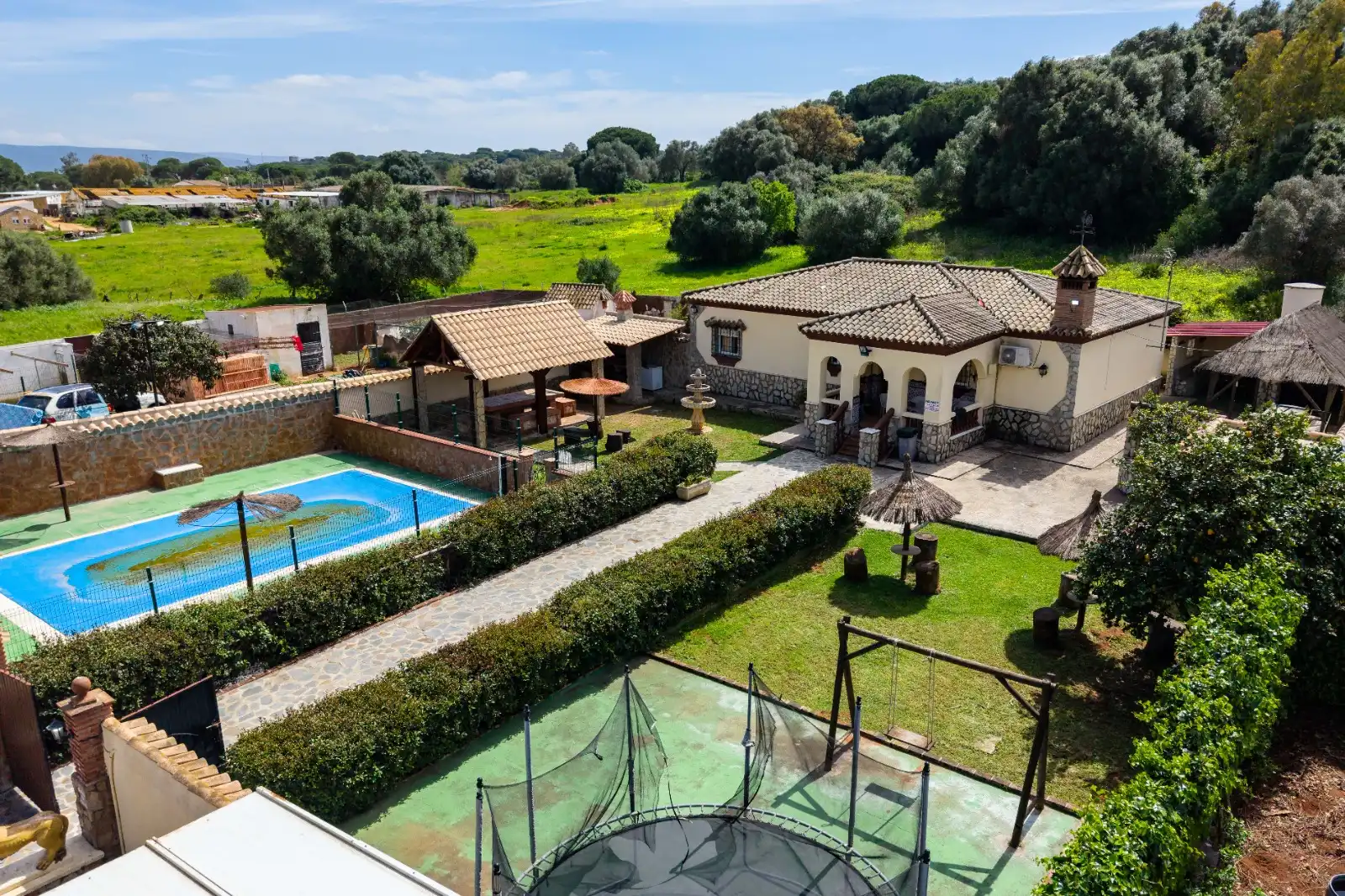 Piscina de Casa o chalet de alquiler en Barbate con Aire acondicionado, Calefacción y Jardín privado