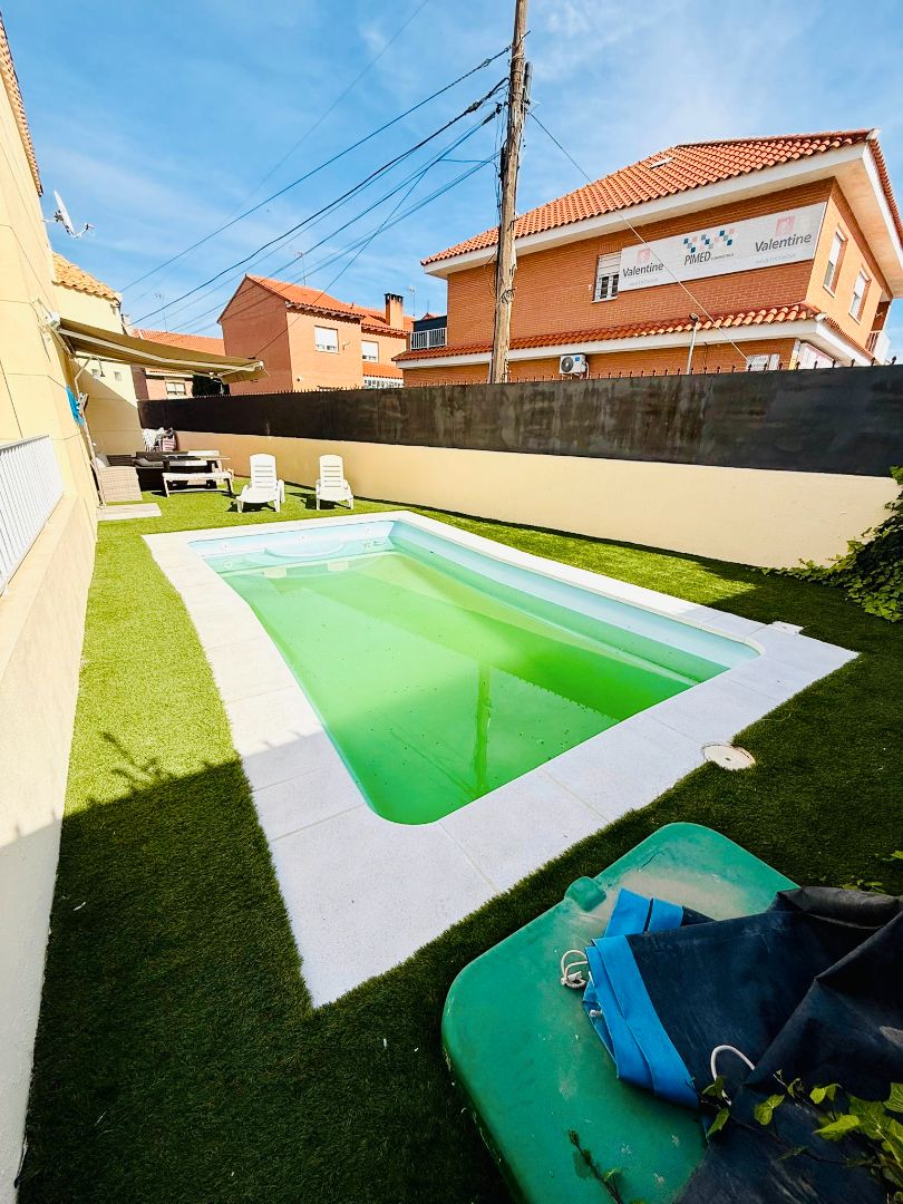 Swimming pool of Single-family semi-detached for sale in Numancia de la Sagra  with Air Conditioner, Heating and Private garden