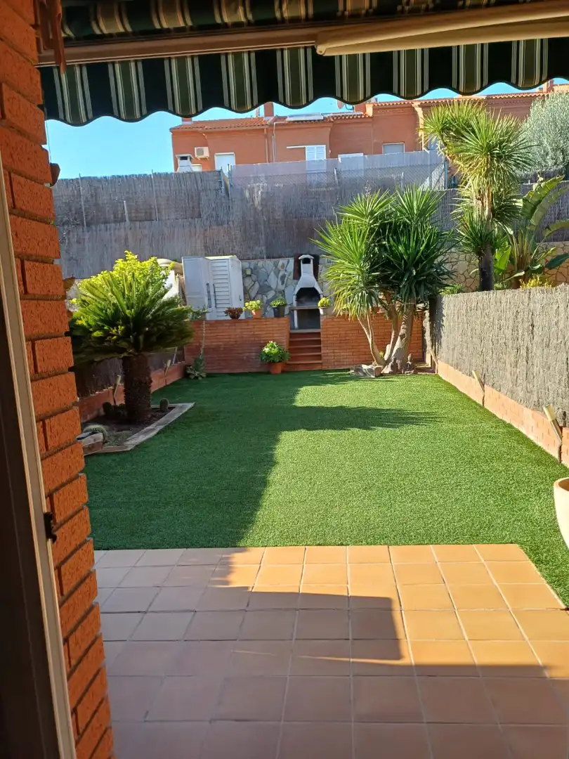 Garten von Einfamilien-Reihenhaus zum Verkauf in Castellbisbal mit Klimaanlage, Heizung und Privatgarten