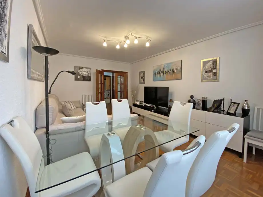 Sala de estar de Piso en venta en Vitoria - Gasteiz con Calefacción, Parquet y Terraza