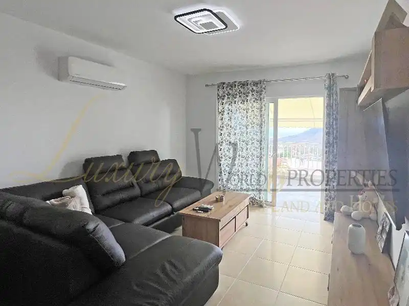 Wohnzimmer von Dachboden zum Verkauf in Arona mit Klimaanlage, Terrasse und Abstellraum