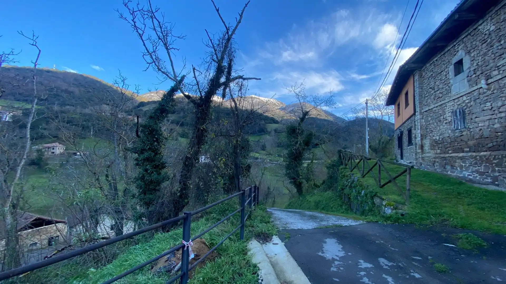Vista exterior de Casa o xalet en venda en Pesaguero amb Jardí privat