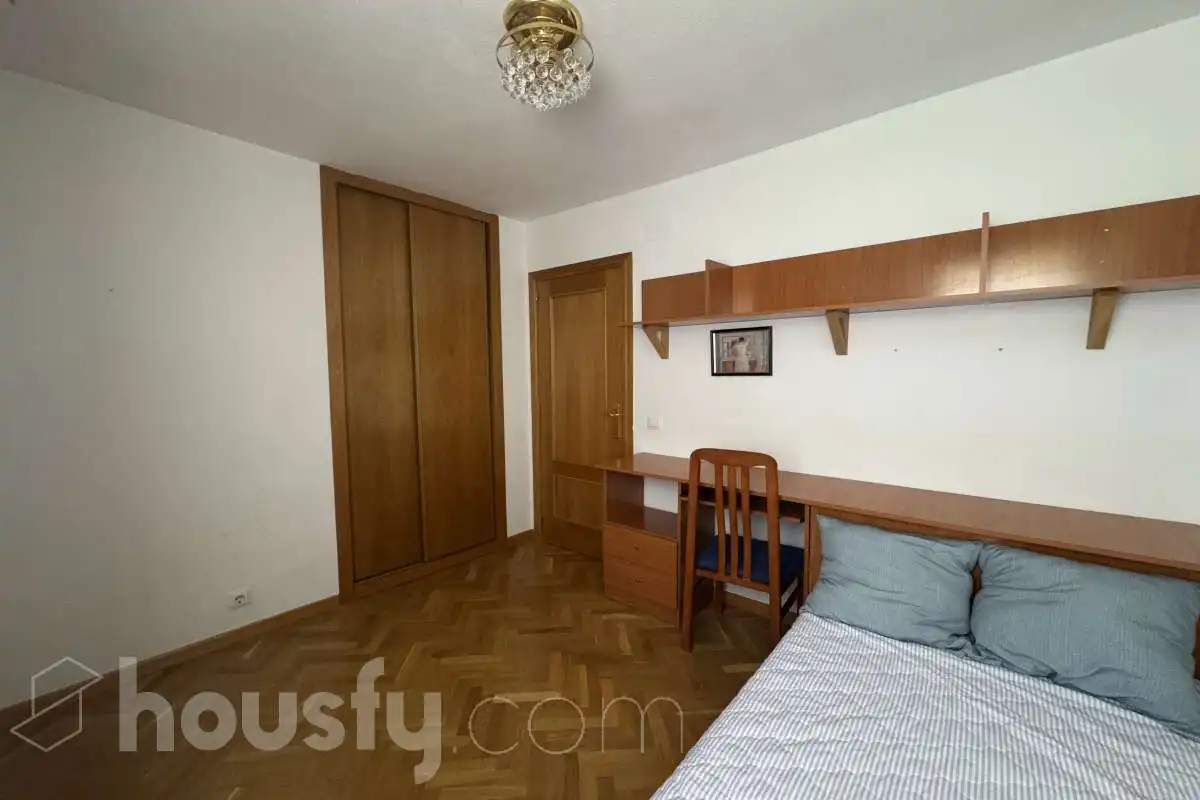 Habitación de Piso de alquiler en Madrid con Trastero y Amueblado