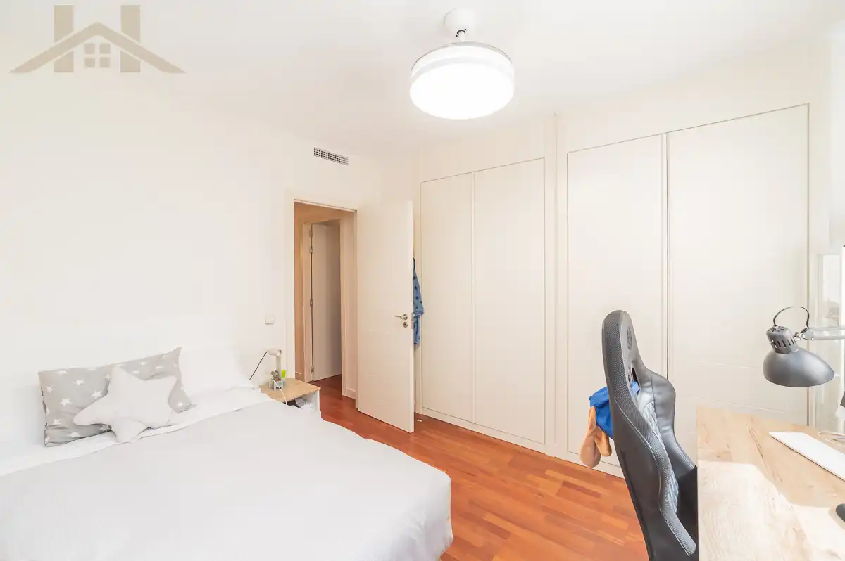 Dormitori de Casa adosada en venda en Arroyomolinos (Madrid) amb Aire condicionat, Jardí privat i Terrassa