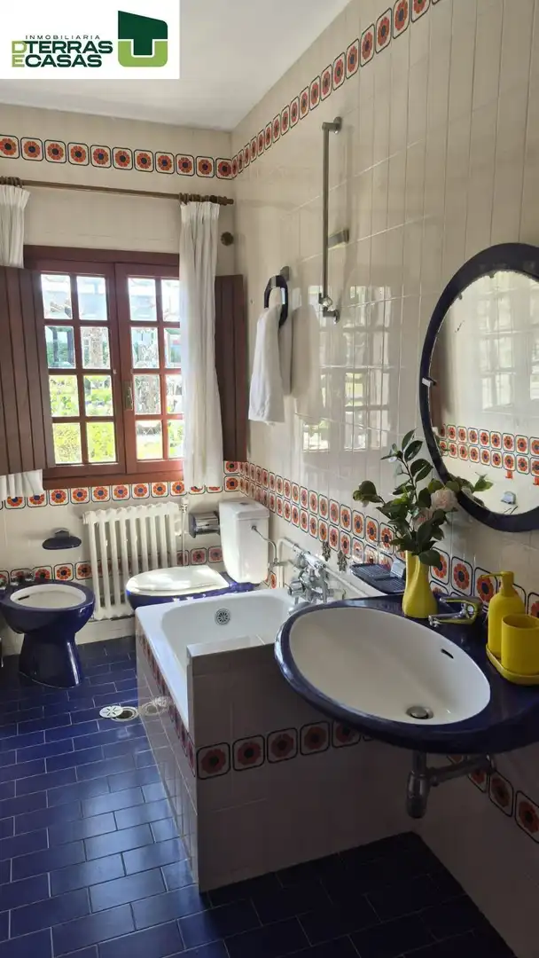 Badezimmer von Haus oder Chalet zur Miete in Sanxenxo mit Klimaanlage, Privatgarten und Parkett