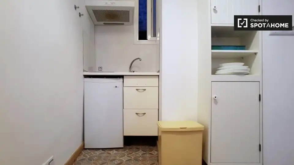 Cocina de Estudio para compartir en Barcelona con Aire acondicionado, Calefacción y Terraza