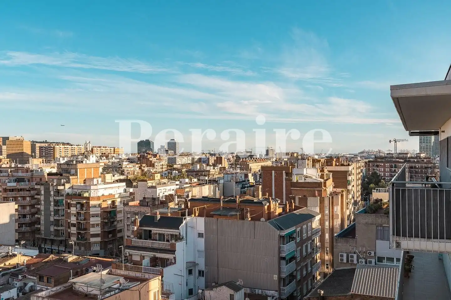Vista exterior de Àtic en venda en L'Hospitalet de Llobregat amb Aire condicionat, Calefacció i Terrassa