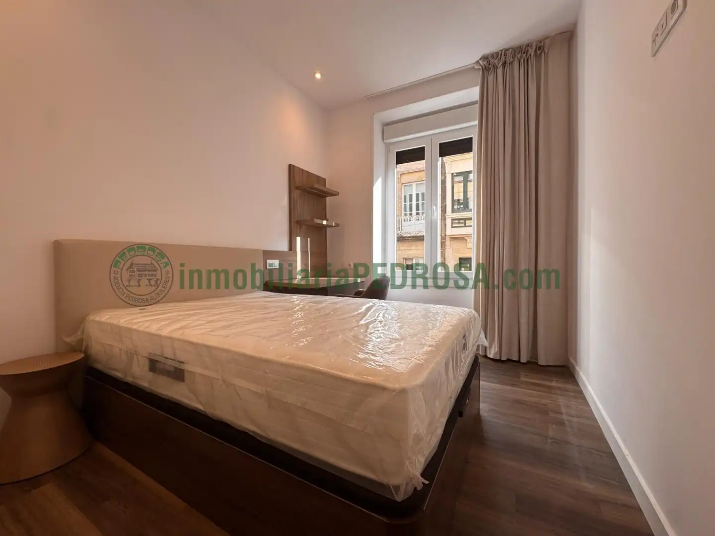 Habitación de Piso de alquiler en Pontevedra Capital  con Calefacción y Balcón