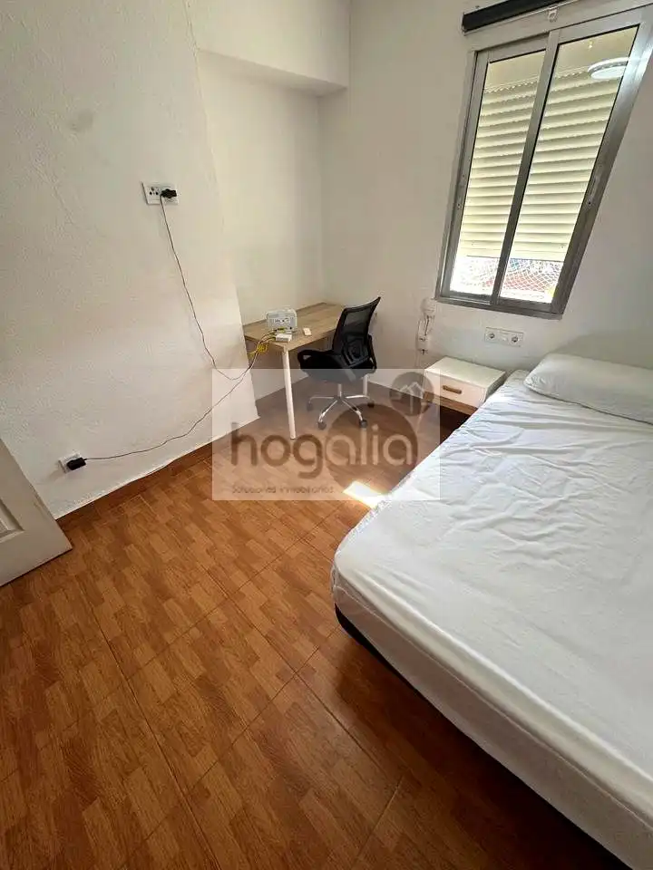 Bedroom of Flat for rent in Sevilla  with Storage room and Furnished