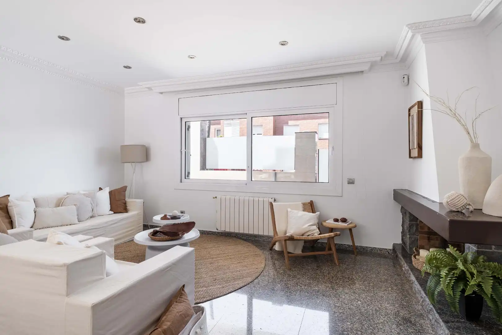 Sala d'estar de Casa o xalet en venda en Barcelona amb Aire condicionat, Calefacció i Jardí privat