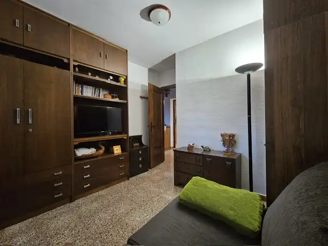 Sala d'estar de Casa o xalet en venda en Cuéllar amb Calefacció, Jardí privat i Traster