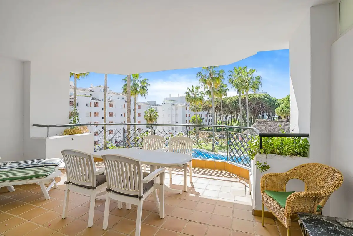 Apartament amb piscina en venda a Calahonda, imagen 2
