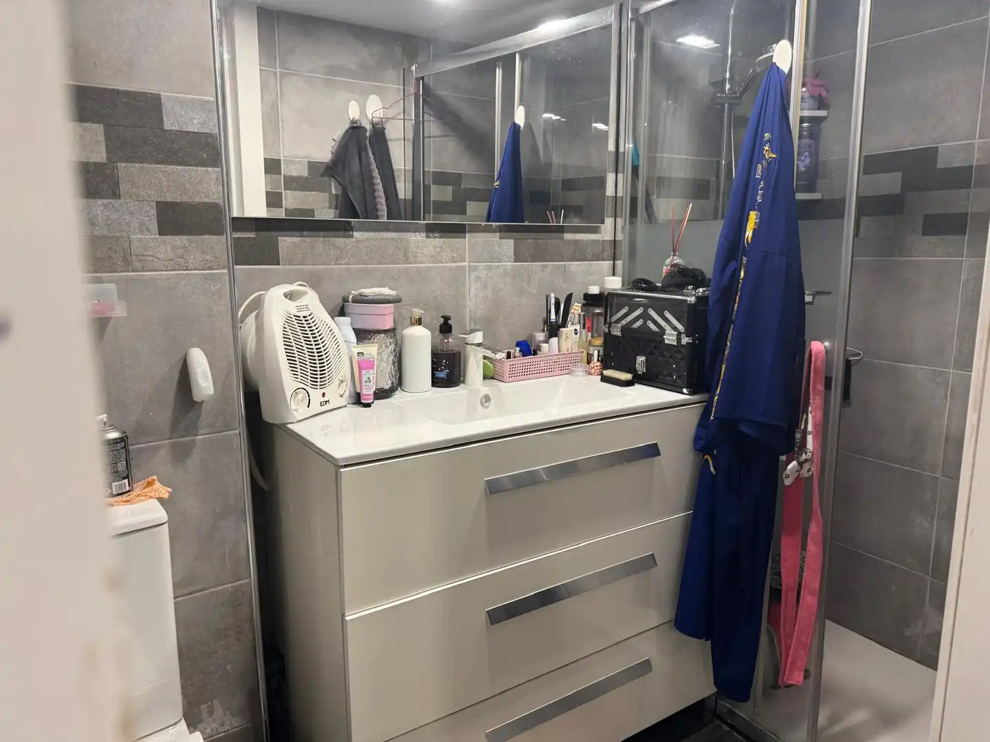 Baño de Planta baja en venta en L'Hospitalet de Llobregat con Aire acondicionado