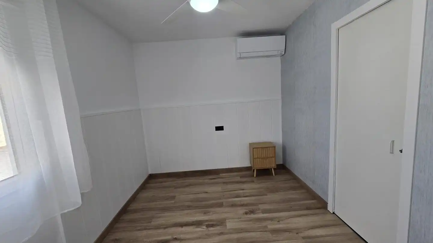 Schlafzimmer von Wohnung zur Miete in Gandia mit Klimaanlage, Terrasse und Möbliert