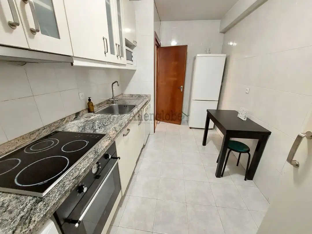 Cocina de Piso de alquiler en Oviedo  con Calefacción y Balcón