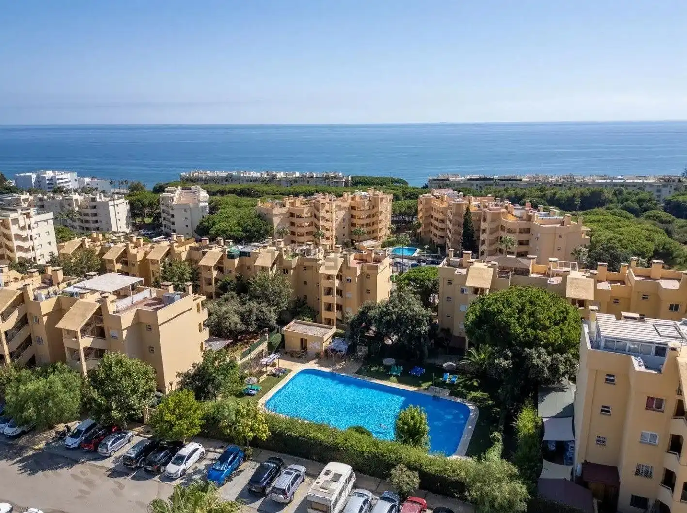 Außenansicht von Wohnung zur Miete in Mijas mit Klimaanlage, Heizung und Privatgarten