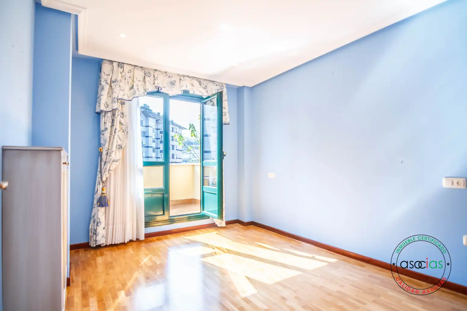 Habitación de Casa adosada en venta en Grado con Calefacción, Jardín privado y Parquet