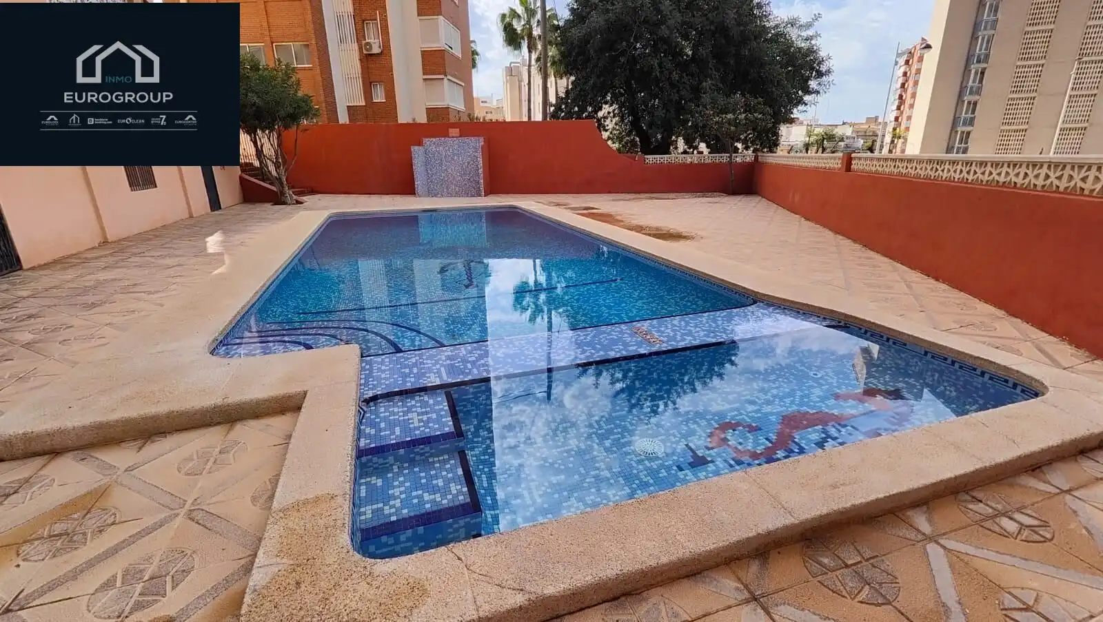 Piscina de Apartament de lloguer en Benidorm amb Moblat i Piscina comunitària