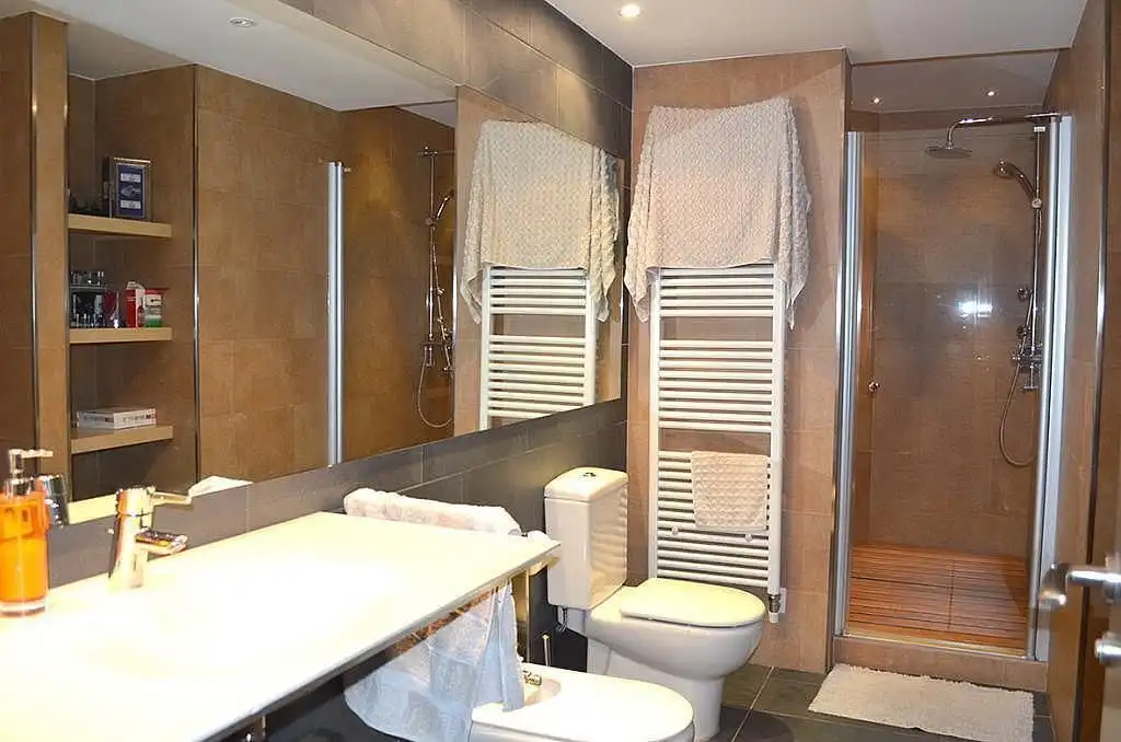 Baño de Ático en venta en Lleida con Aire acondicionado, Calefacción y Piscina
