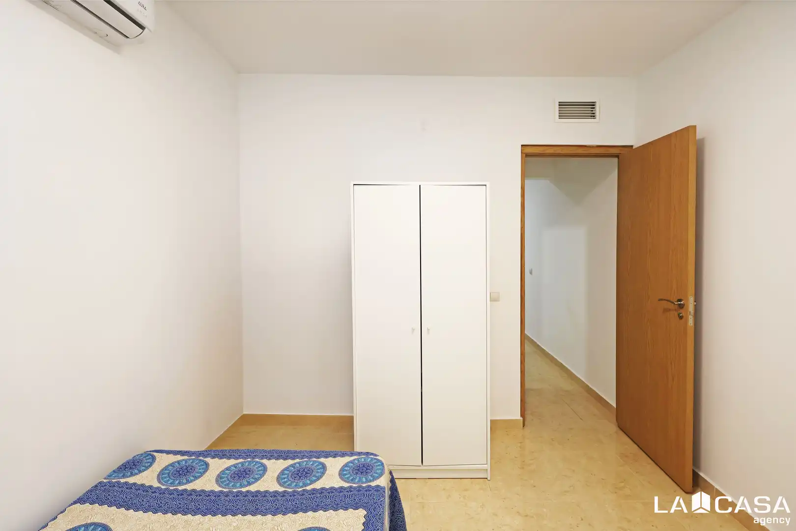 Dormitori de Planta baixa en venda en L'Hospitalet de Llobregat amb Calefacció, Terrassa i Traster