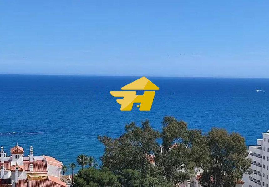 Flat for sale in Benalmádena  with Private garden and Swimming Pool