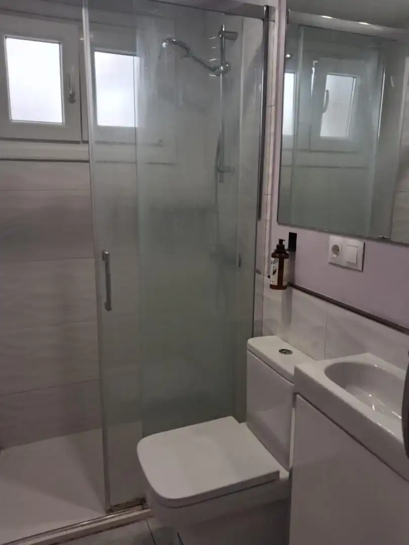 Bany de Pis de lloguer en Cádiz amb Aire condicionat, Moblat i Balcó