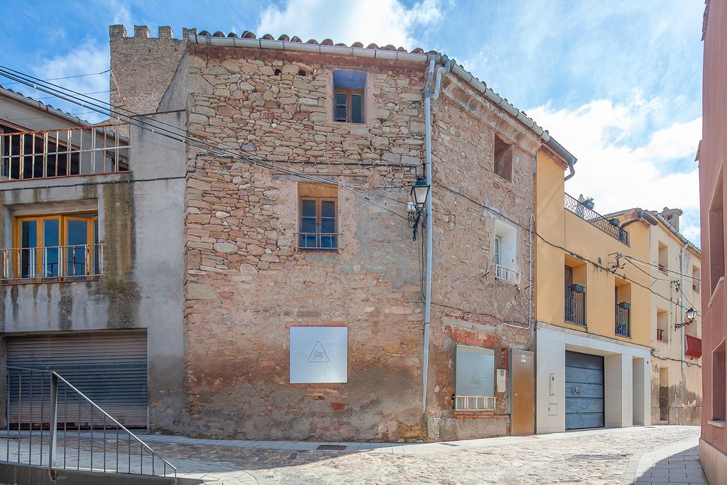 Vista exterior de Casa adosada en venda en Sant Martí de Tous