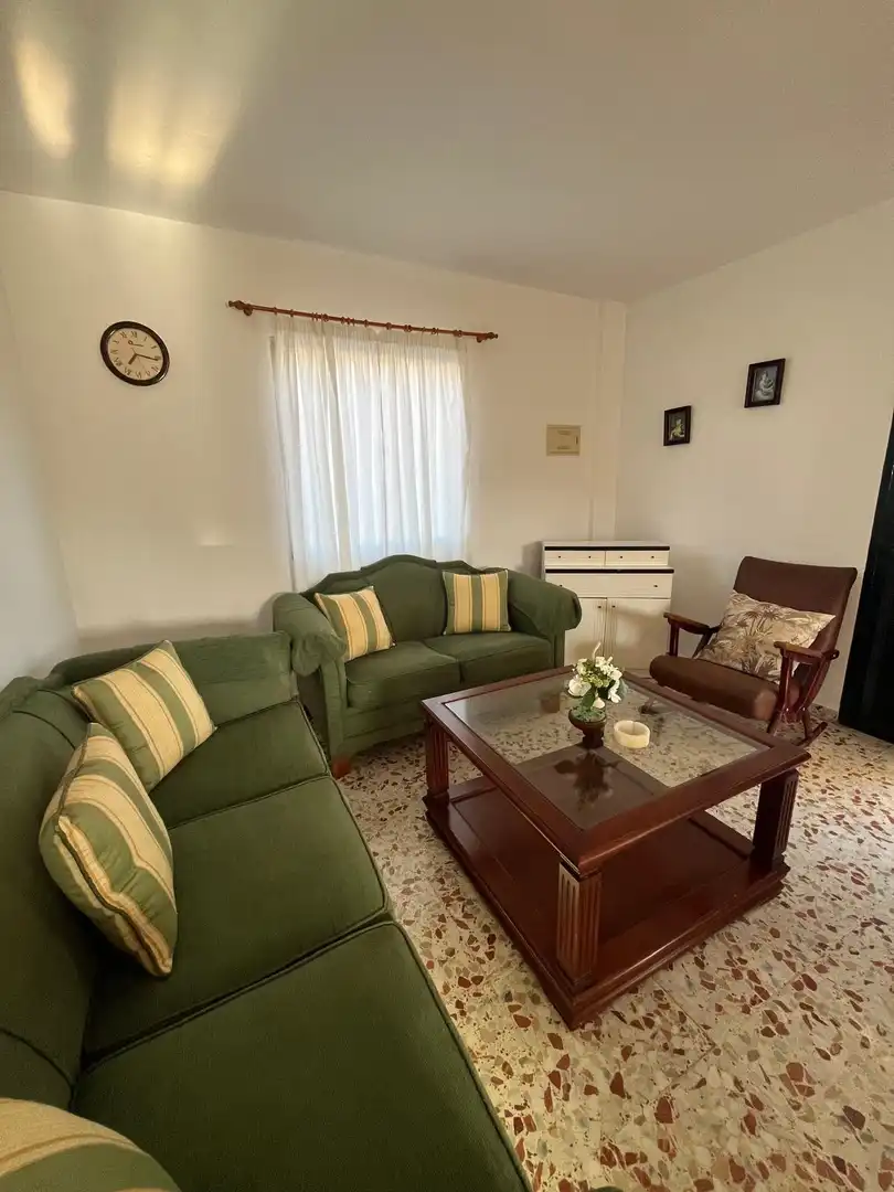 Sala d'estar de Finca rústica en venda en Estepona amb Jardí privat i Terrassa