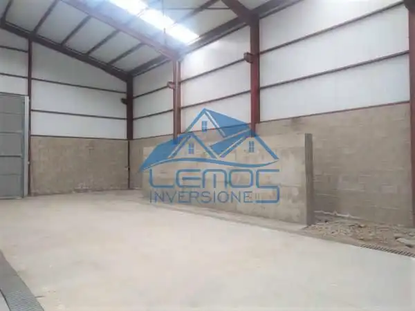 Nau industrial en venda en Cuadros