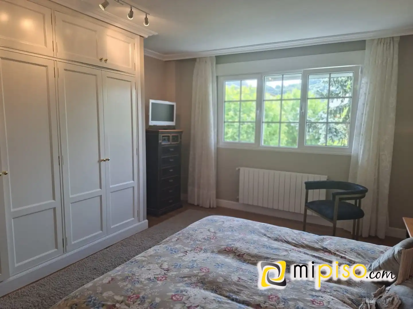 Habitación de Casa o chalet de alquiler en Laredo con Calefacción, Jardín privado y Amueblado