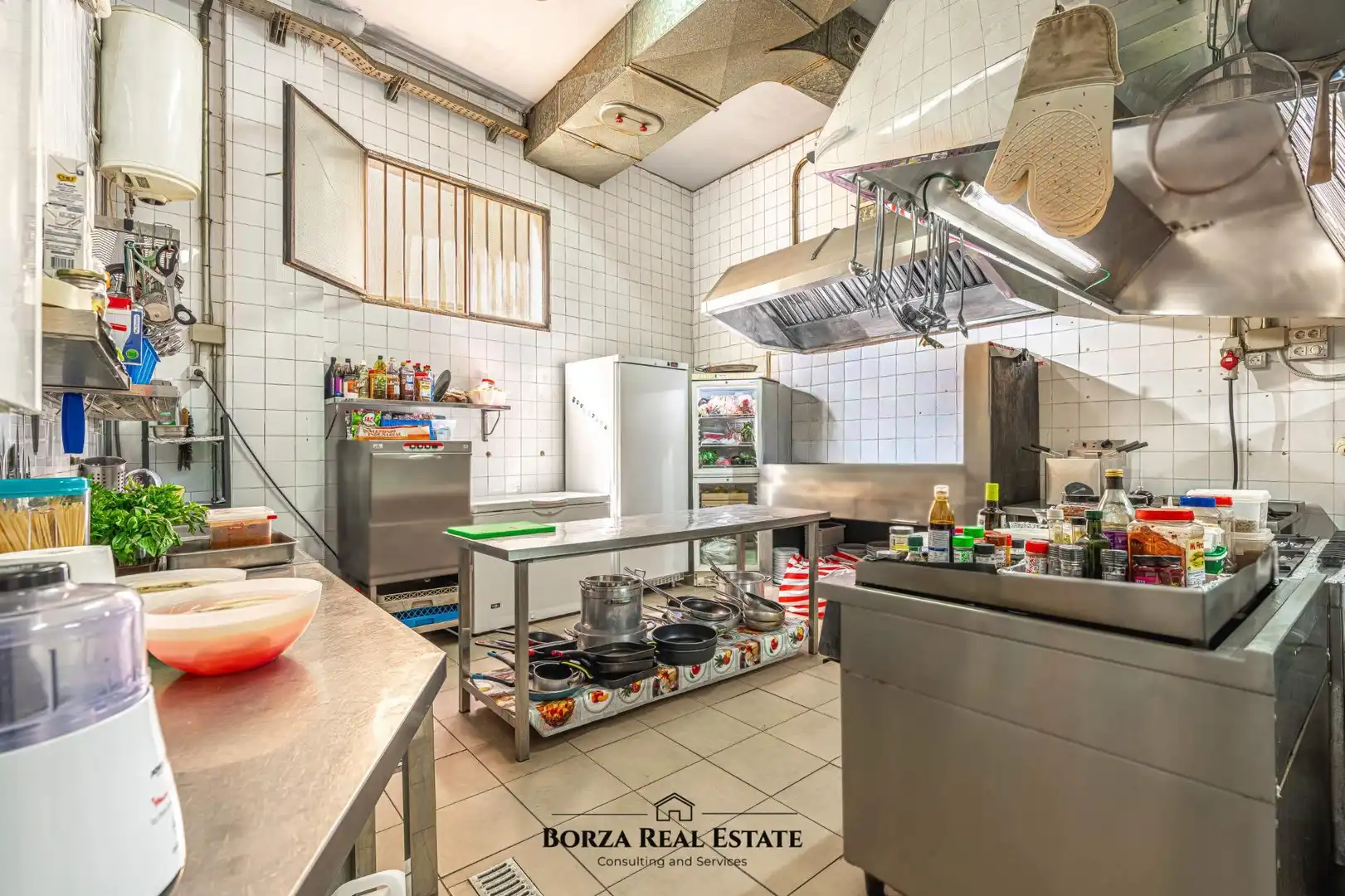 Cuina de Local de lloguer en Granadilla de Abona amb Aire condicionat i Moblat