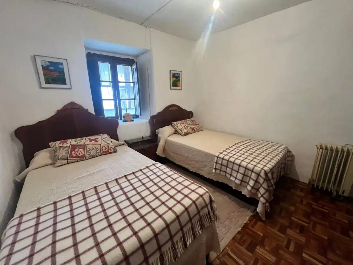 Habitación de Casa o chalet en venta en Salas con Calefacción y Trastero