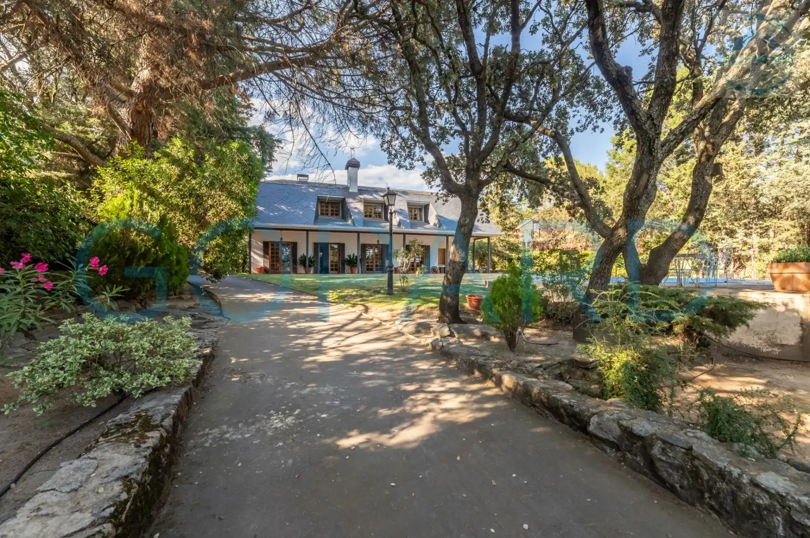 Vista exterior de Casa o xalet en venda en Alpedrete amb Calefacció, Jardí privat i Parquet