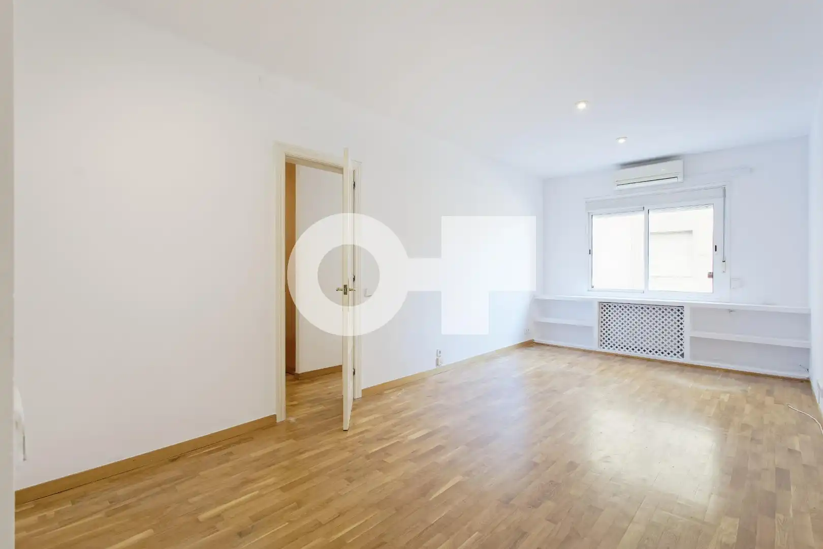 Schlafzimmer von Wohnungen zum Verkauf in Barcelona mit Heizung, Parkett und Alarm