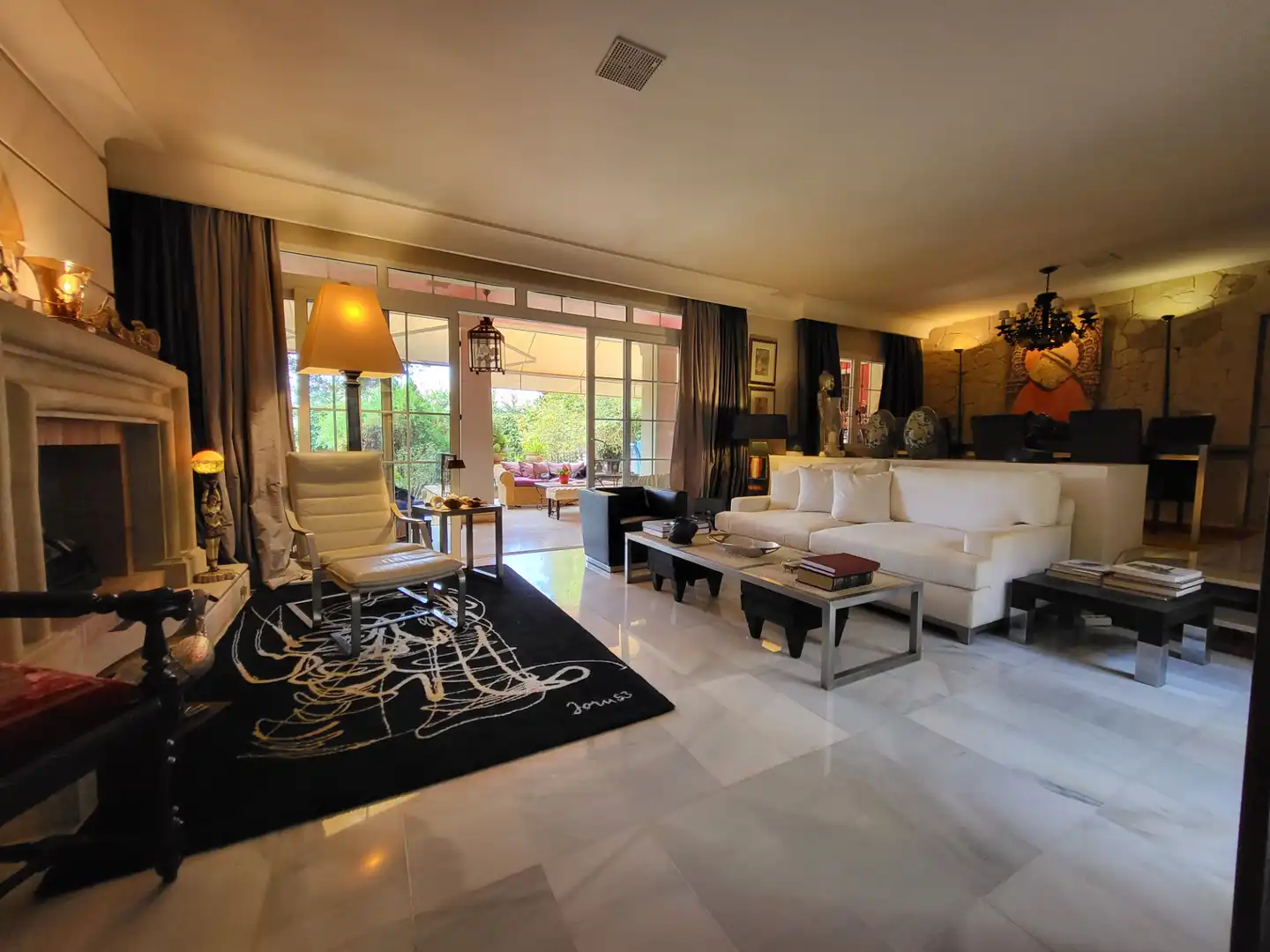 Sala de estar de Casa o chalet en venta en Marbella con Aire acondicionado, Jardín privado y Terraza