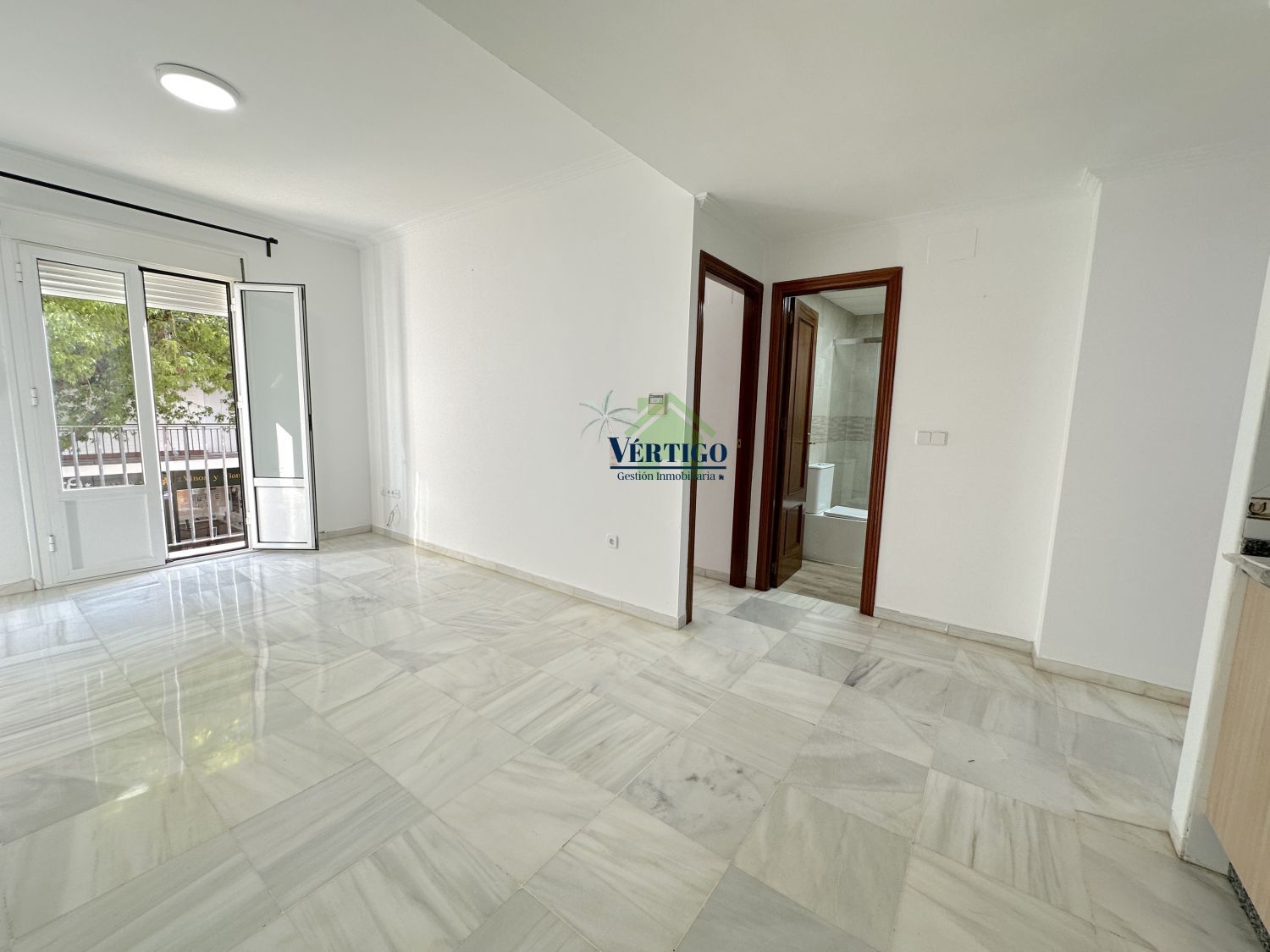 Flat to rent in  Sevilla Capital  with Air Conditioner, Heating and Terrace