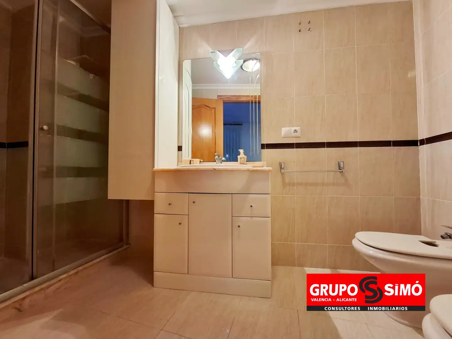 Badezimmer von Wohnung zum Verkauf in Picassent mit Ofen und Balkon