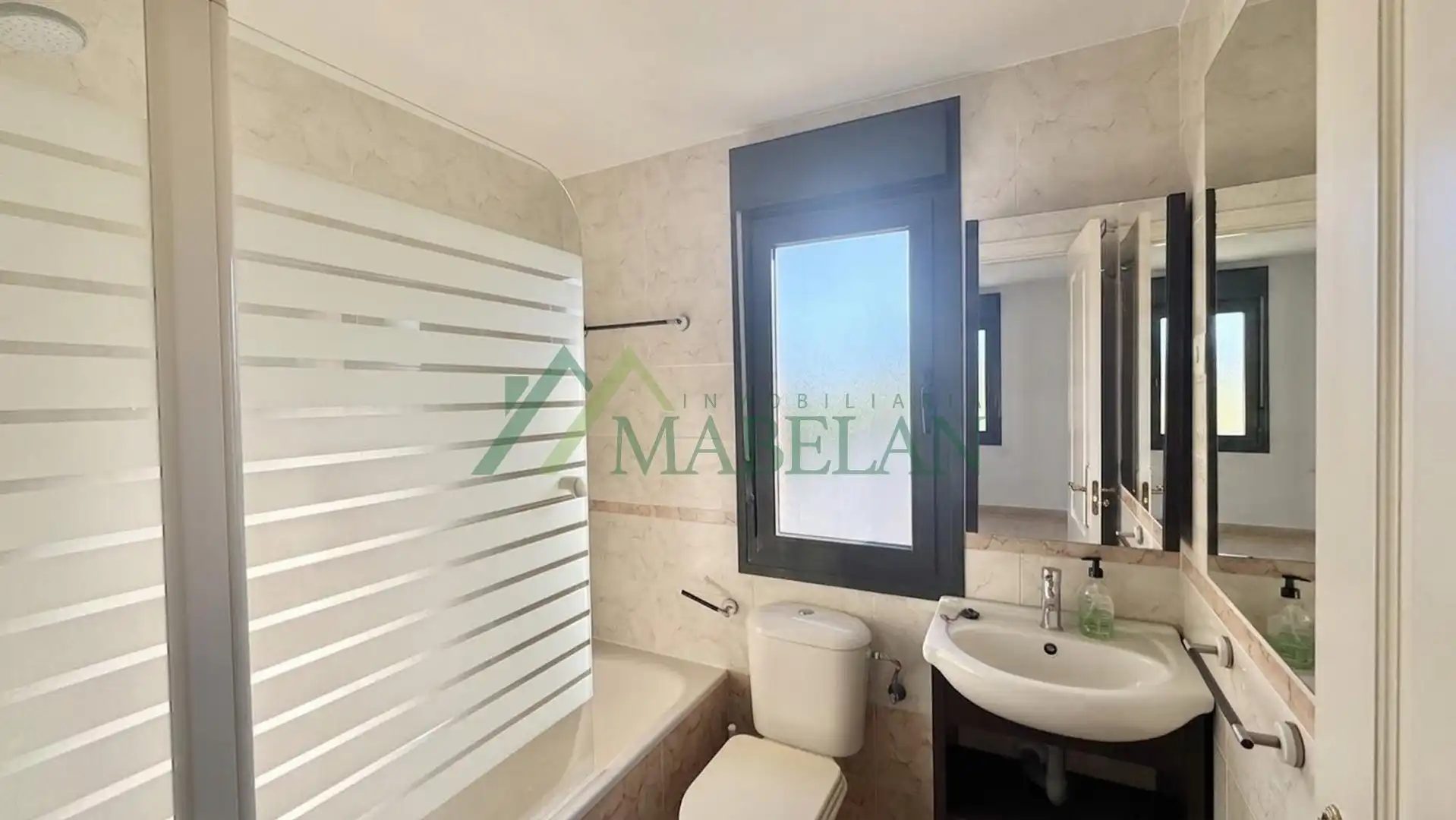 Baño de Piso de alquiler en Las Rozas de Madrid con Calefacción, Parquet y Piscina comunitaria