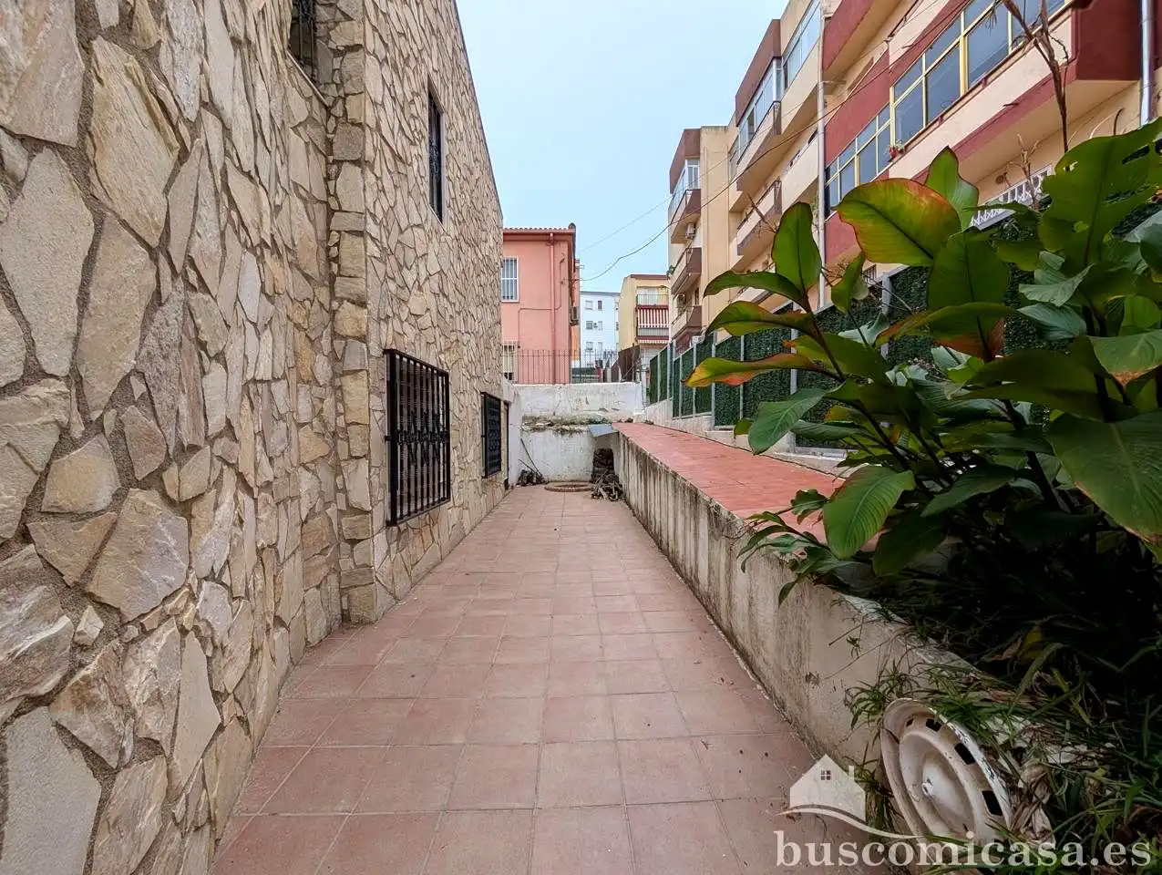 Vista exterior de Casa o xalet en venda en Linares amb Aire condicionat, Calefacció i Jardí privat