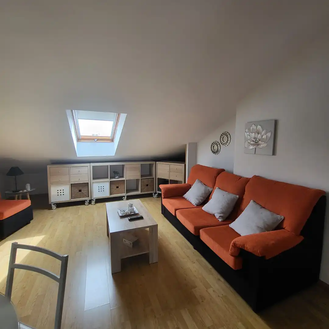 Wohnzimmer von Dachboden zur Miete in Ávila mit Möbliert