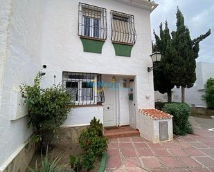 Vista exterior de Casa adosada en venda en Torrox amb Terrassa i Piscina