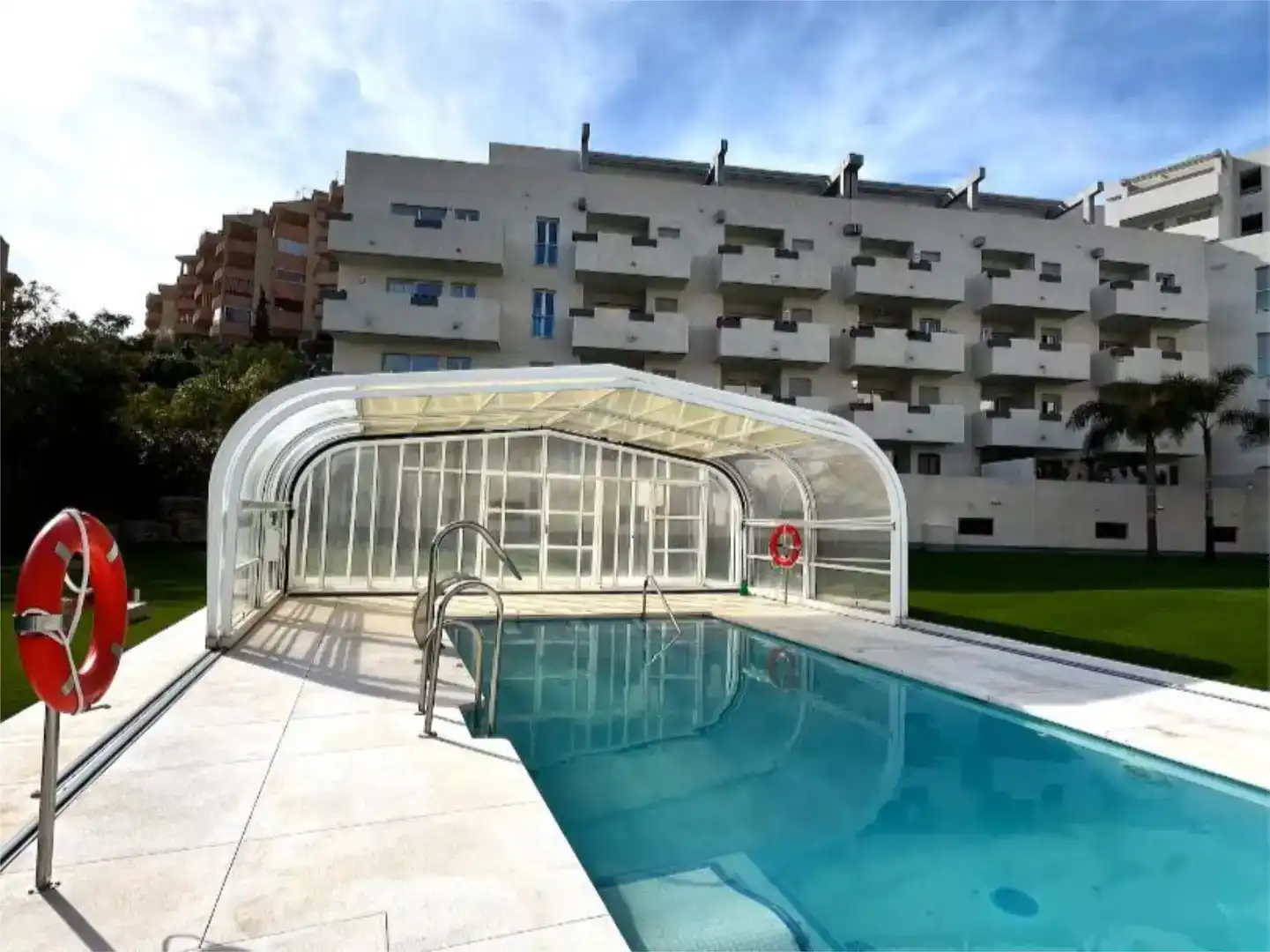 Piscina de Dúplex en venta en Mijas con Aire acondicionado, Piscina y Balcón