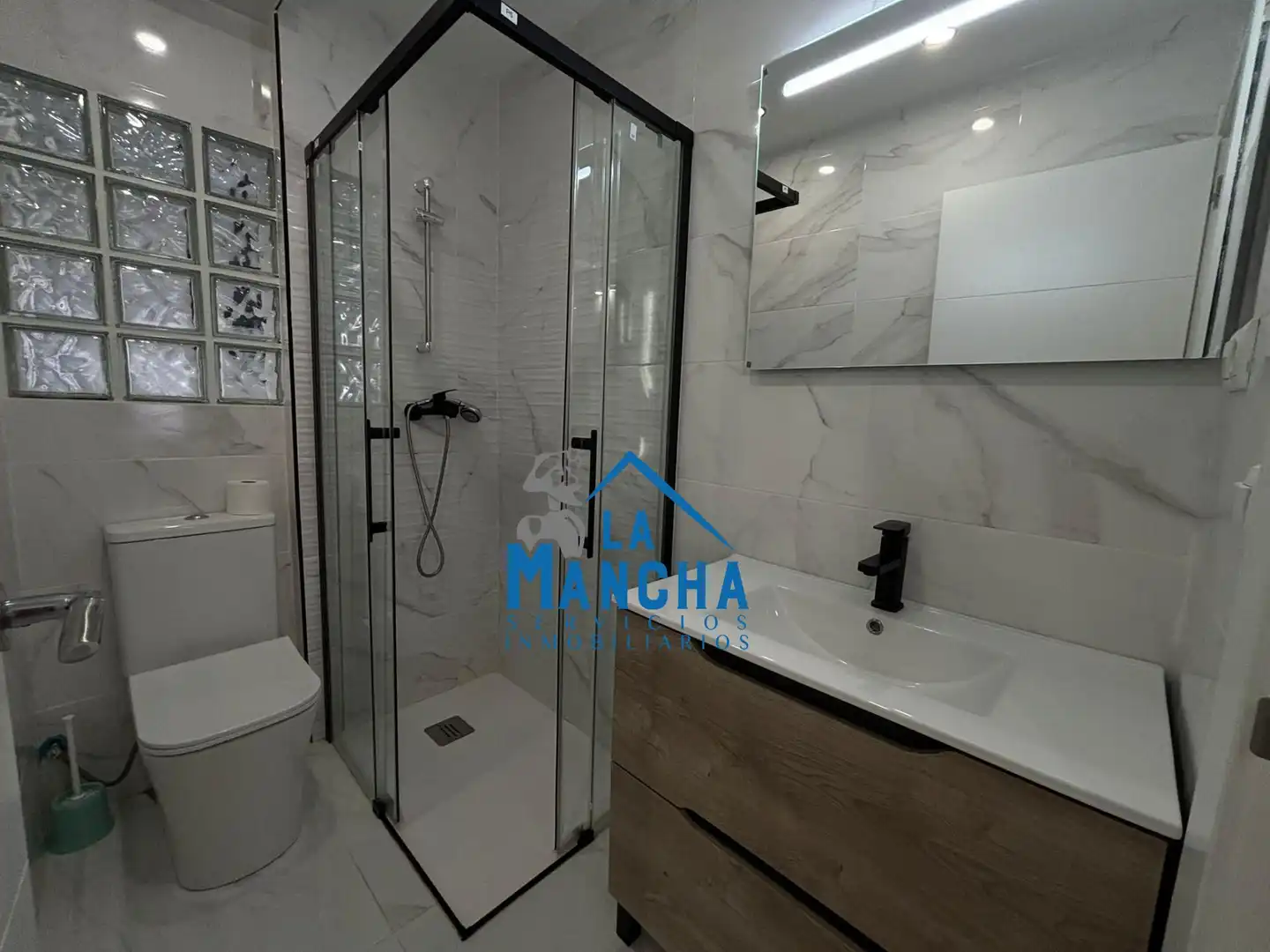 Bathroom of Flat for sale in Albacete  with Air Conditioner, Heating and Furnished