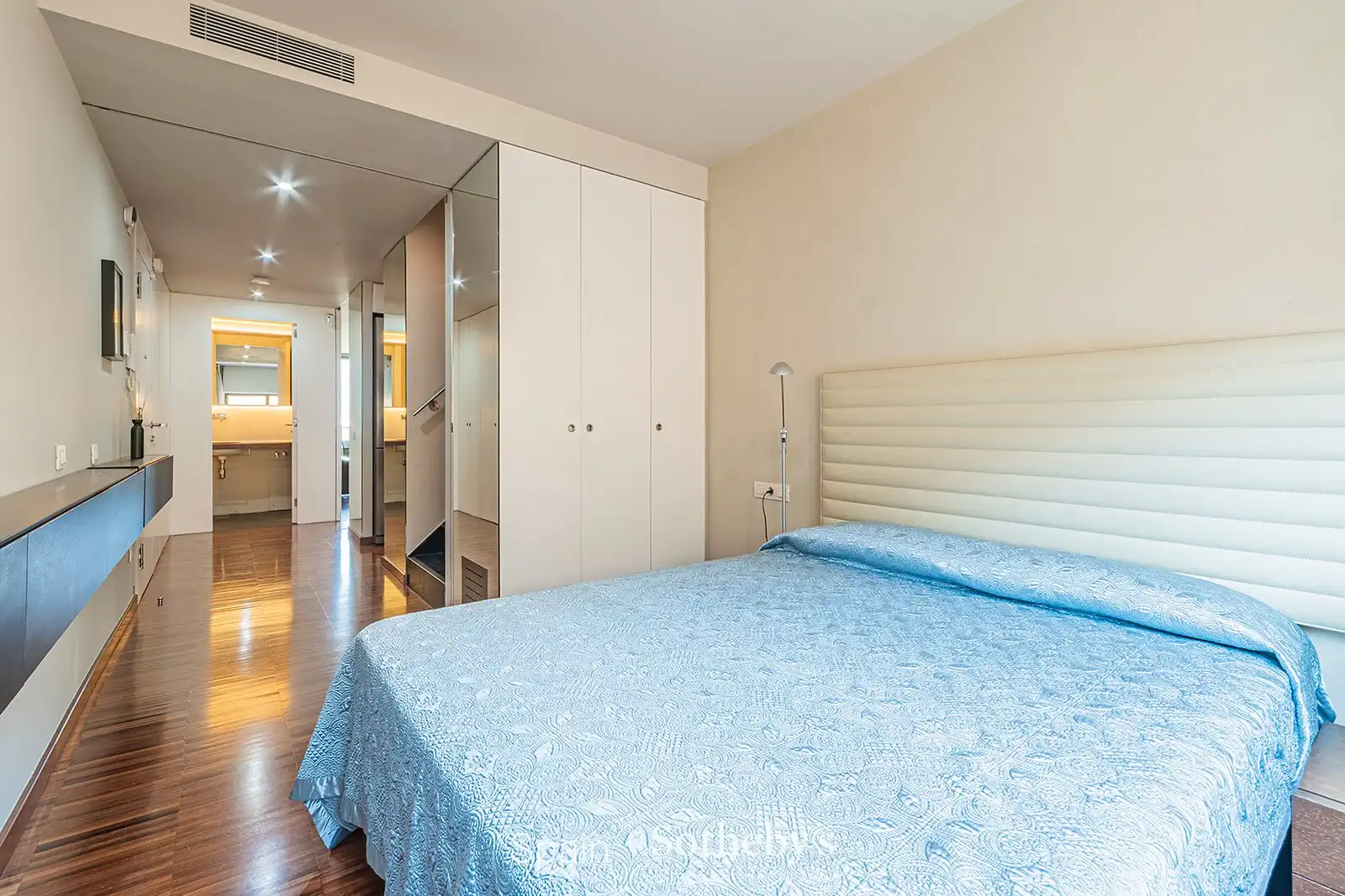 Habitación de Ático en venta en Barcelona con Aire acondicionado, Terraza y Piscina