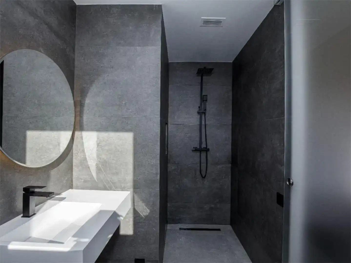 Bathroom of Houses for sale in Empuriabrava  with Air Conditioner, Swimming Pool and Balcony